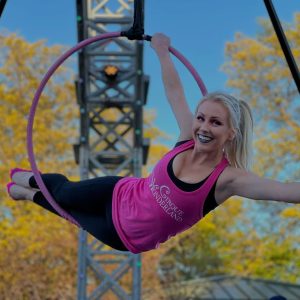 Cirque Wonderland Aerial at arch in valley junction